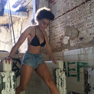 Meet your Posher, Denise